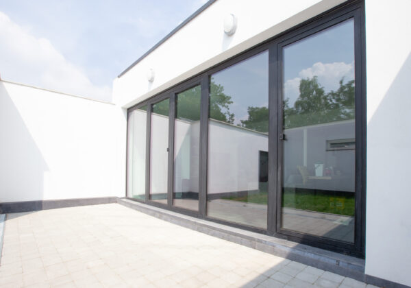porte-fenêtre aluminium